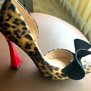 Stylish Brown and Black Heels with Elegant Bow